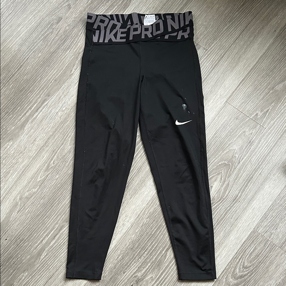 FREE WITH PURCHASE! Women’s Nike Pro Cropped Leggings